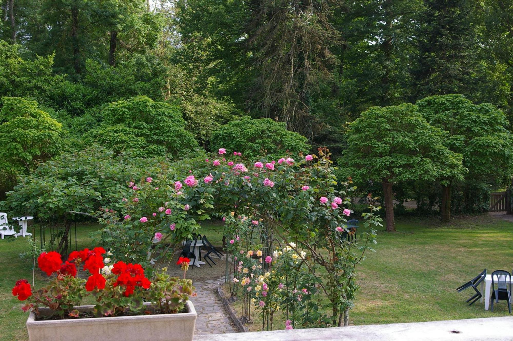 Hostellerie De La Roseraie Барботан-ле-Терм Екстериор снимка