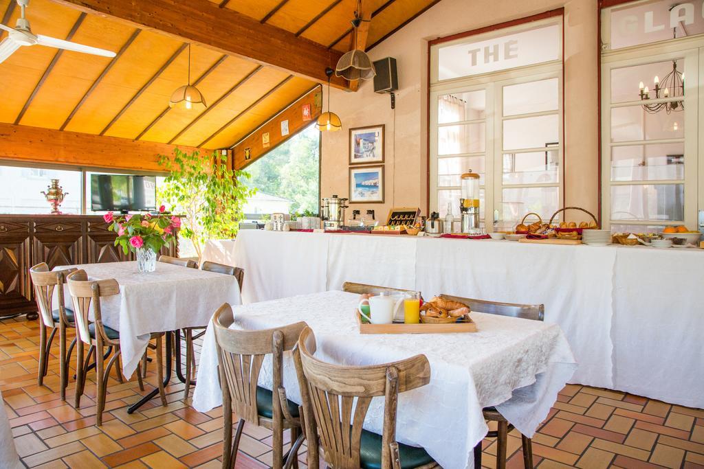 Hostellerie De La Roseraie Барботан-ле-Терм Екстериор снимка